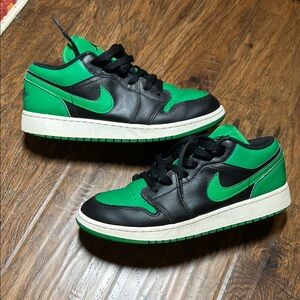 Youth 6.5 Jordan 1 Low Lucky Green